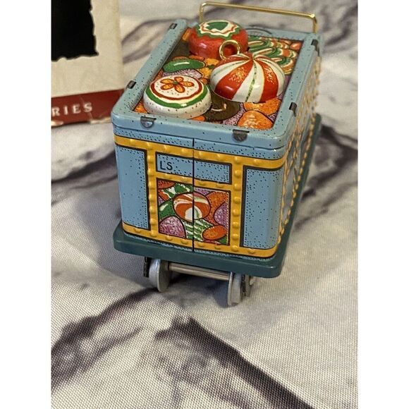 Keepsake ornaments collectors series yuletide central  1995 - Picture 3 of 7